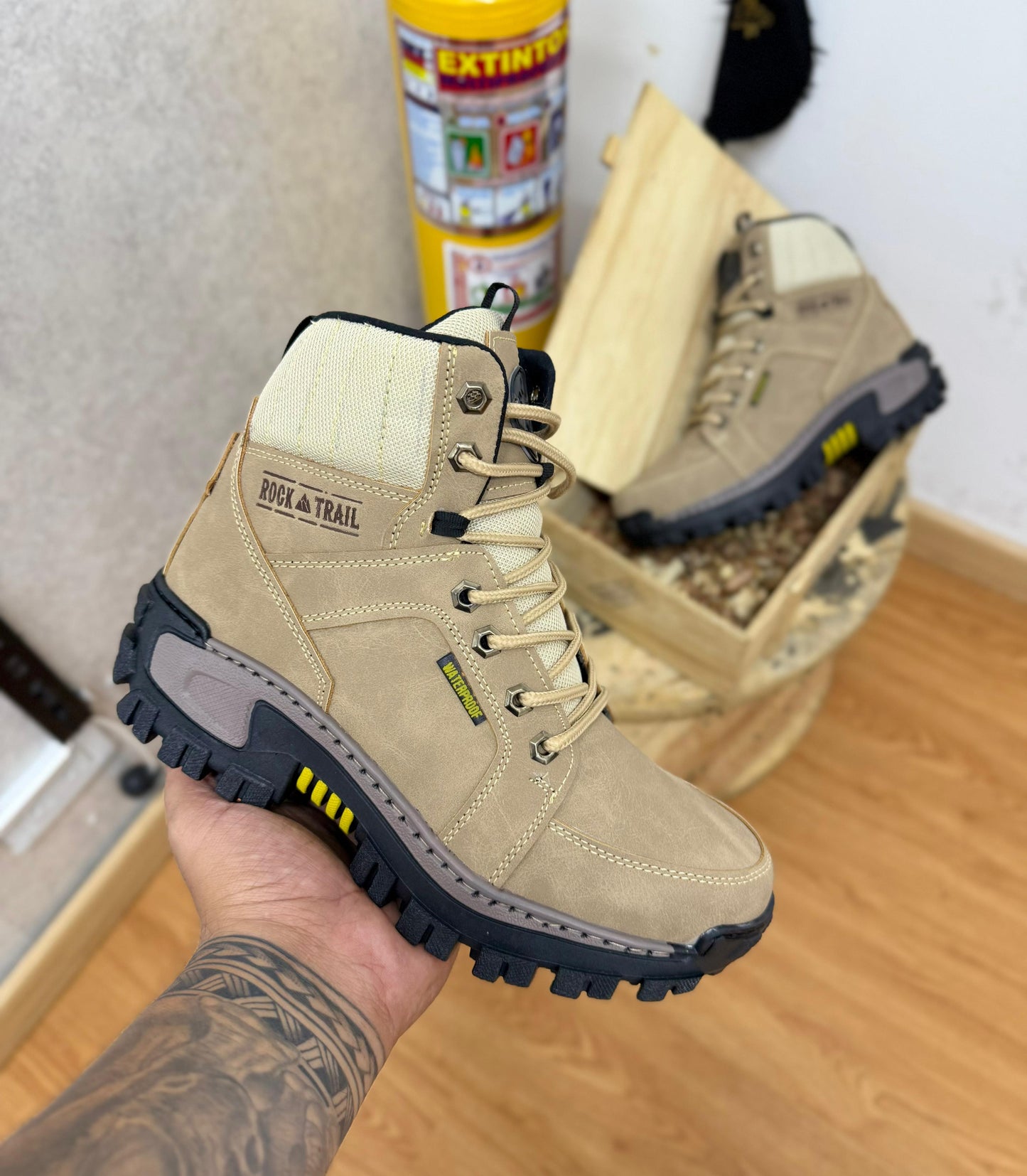 BOTA CAT/ ROCK TRAIL PREMIUM C/U + CAJA